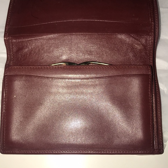 Host Pick!🌟AUTHENTIC CARTIER BIFOLD KISSLOCK WALLET - Picture 5 of 15